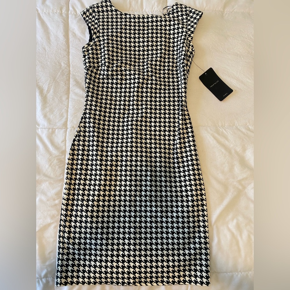 Trafaluc Zara black dress with back zipper.